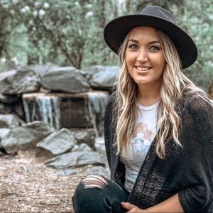 Meet your Posher, Tara